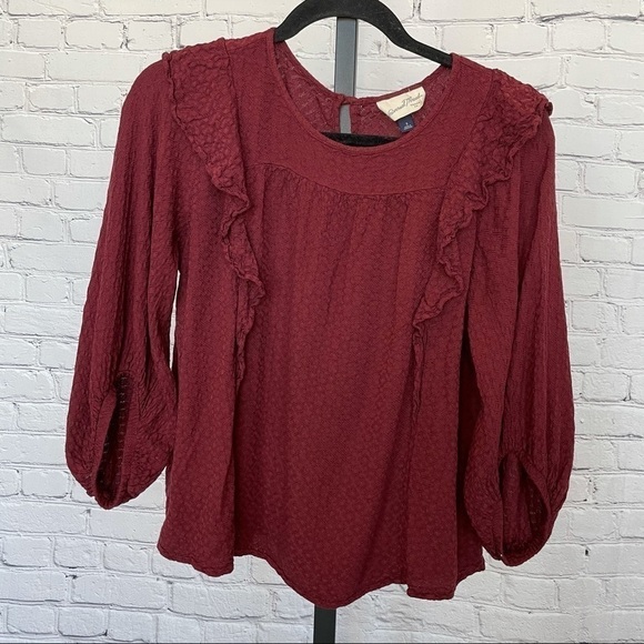 Universal Threads Maroon Ruffle 3/4 Sleeve Blouse - Picture 1 of 4